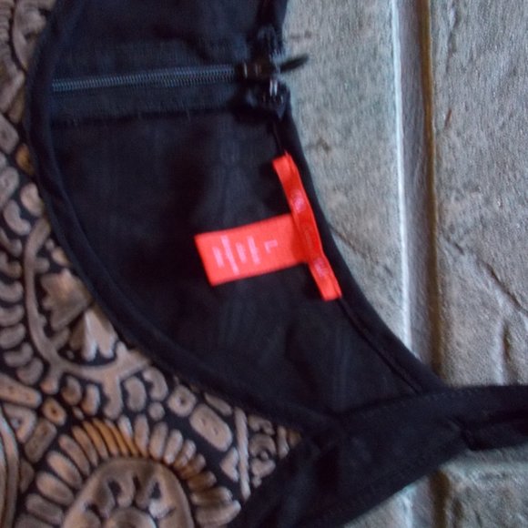 EUC Women's lined tan & black top by C&V - Picture 2 of 3